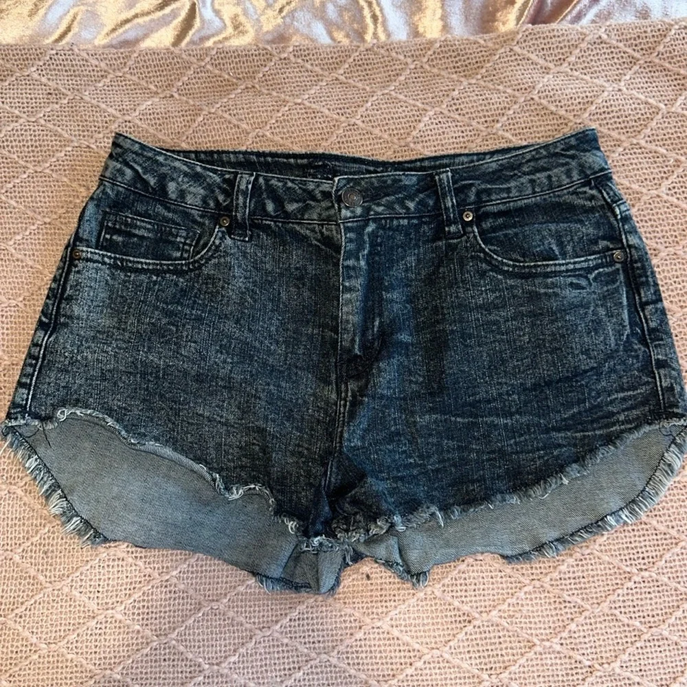 Delia’s Dark Acid Wash Shorts - Picture 1 of 4